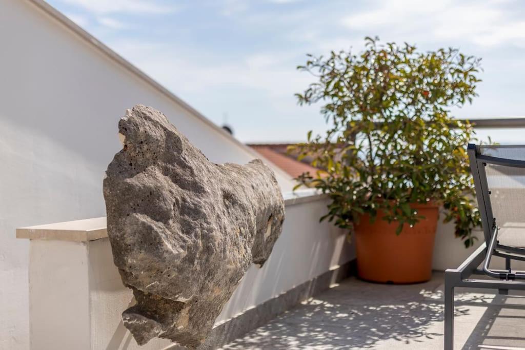 Holiday Home Lolina,Sea On A Palm! Heated Pool Trogir Exterior foto